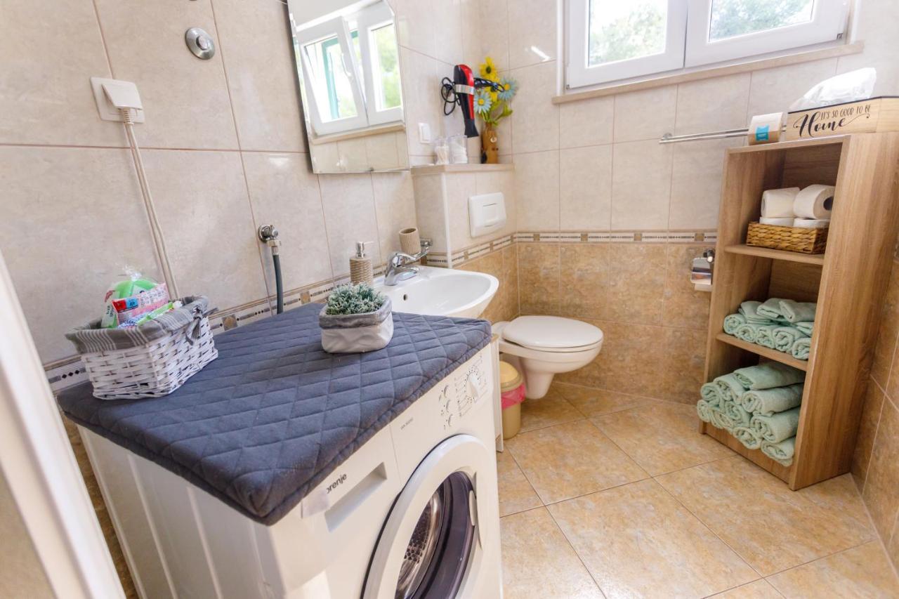 Nono Jure , Private Pool & Sauna Milna  Extérieur photo